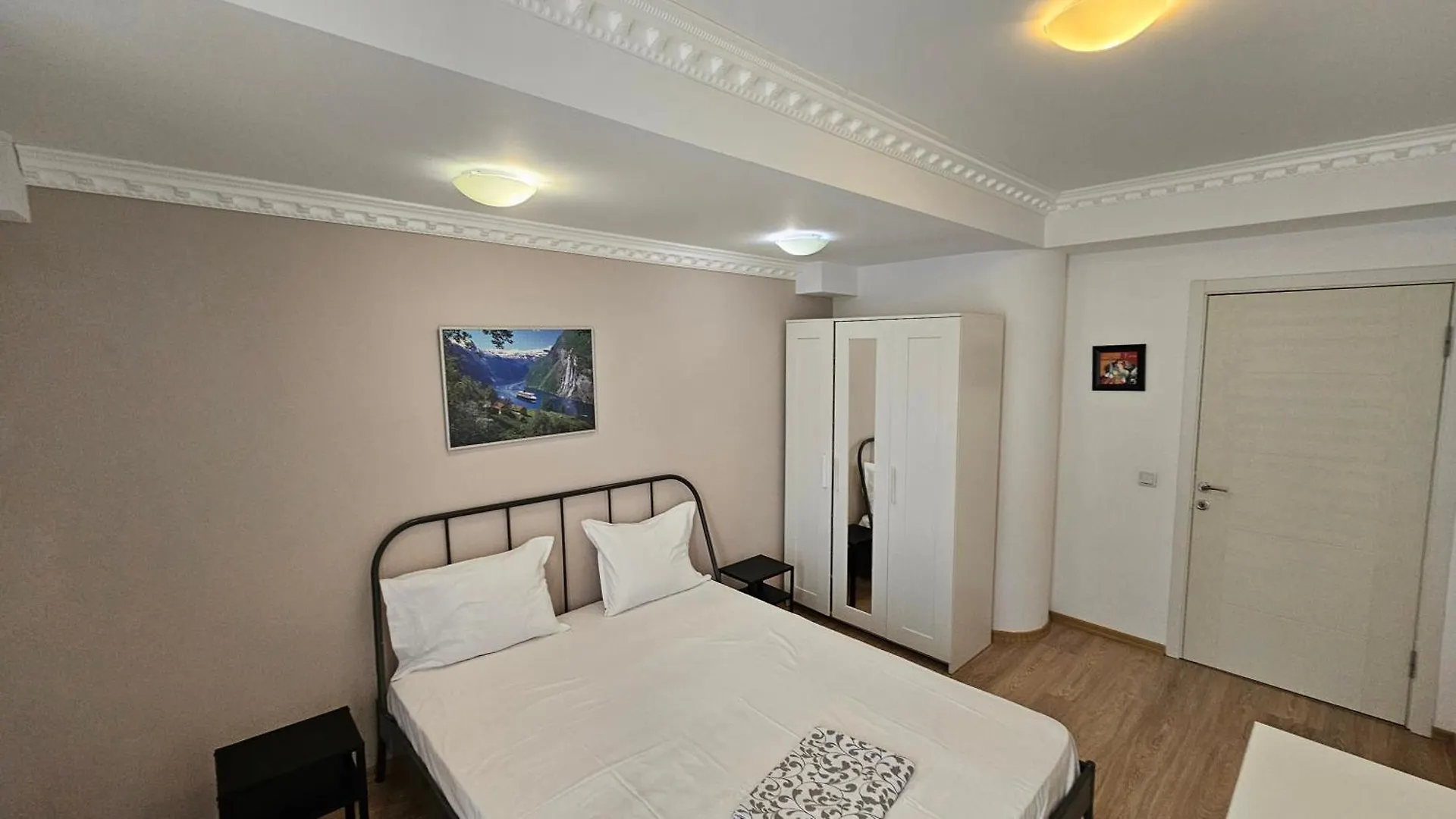 Airport Bea Apartment Otopeni 0*,  România